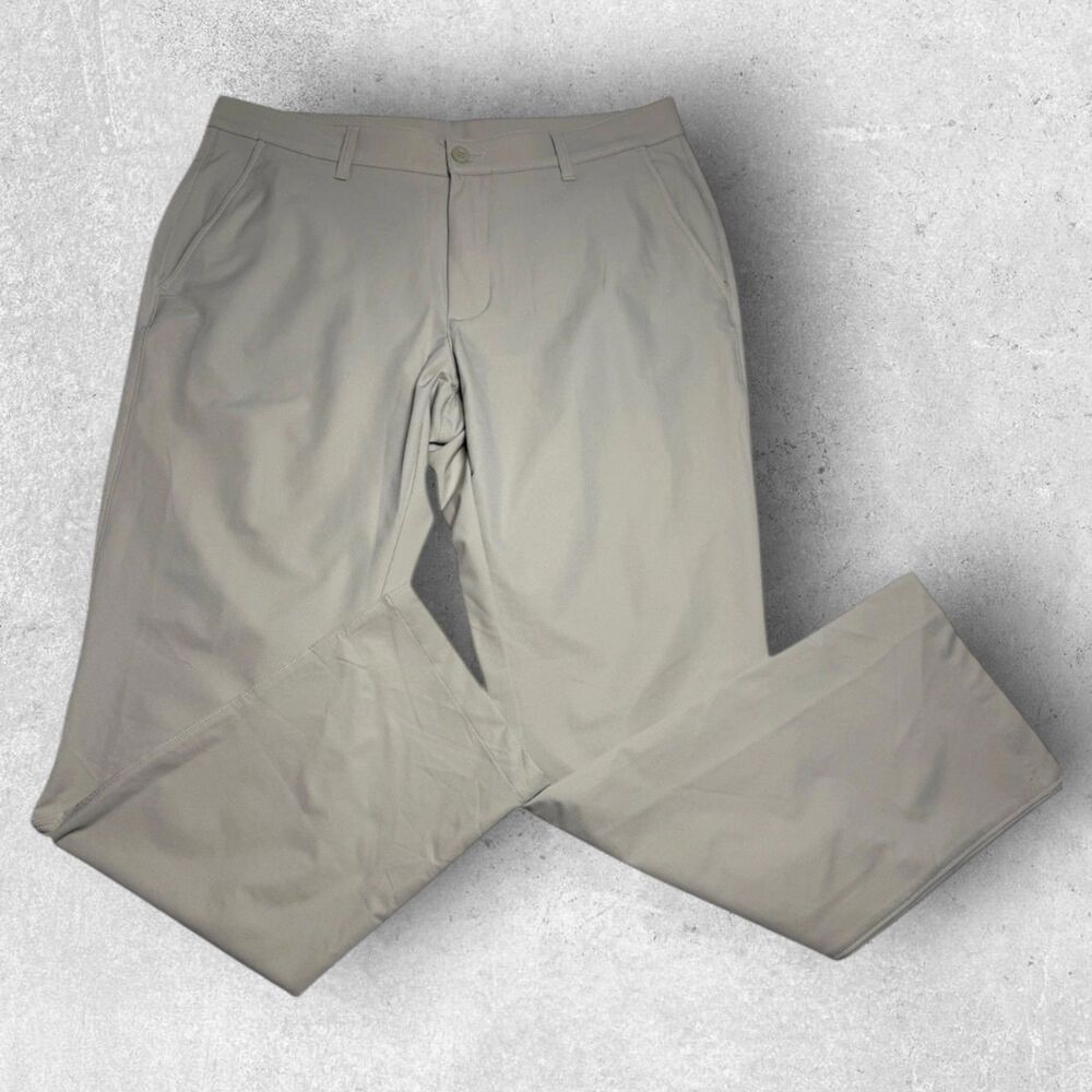 Under Armour Mens Golf Performance Pants Size 38x32 Khaki Chino Flat Front Tech